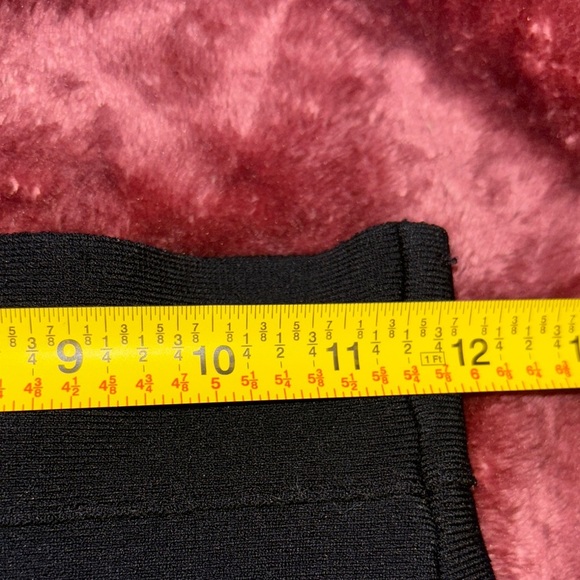 Elegant Black Pencil Skirt - Picture 4 of 5